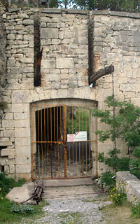 La porte du fort du Randouillet