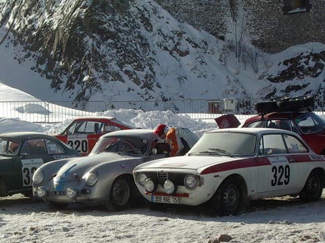Le Champs de Mars et les voitures anciennes