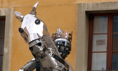 Le Chevalier sur la place d'Armes dans la cité Vauban à Briançon.