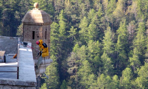 Travaux sur les remparts de la Cité Vauban à Briançon.