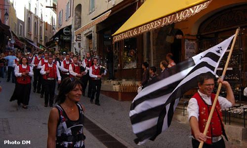 Grande rue ou Grande Gargouille : la rue commerçante de la cité Vauban à Briançon.