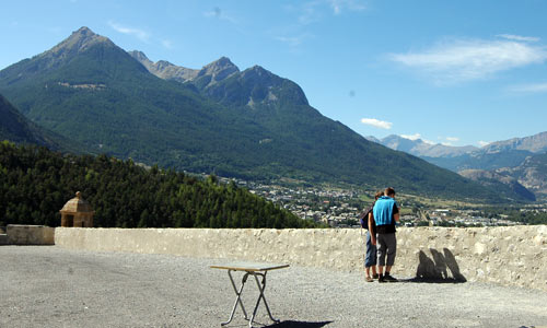 Le pic du Mélézin (2680m) au dessus de Briançon.