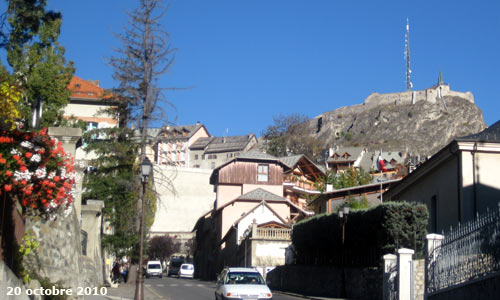 La Chaussée ou avenue de la République à Briançon.