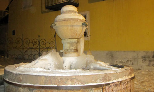 La fontaine Persens est située sur le square du même nom en bas de la grande Gargouille de la cité Vauban.