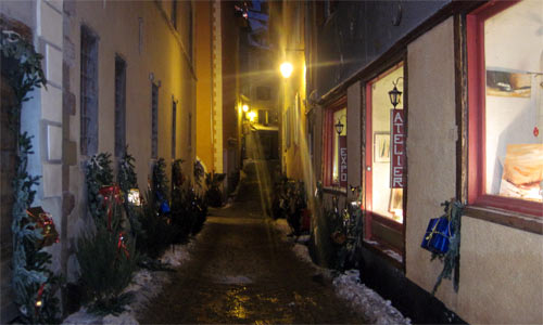 Rue porte Méane au coeur de la cité Vauban à Briançon.