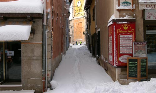 Rue du Docteur Vagnat dans la cité Vauban de Briançon.