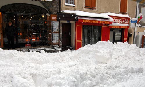 Grande rue ou Grande Gargouille : la rue commerçante de la cité Vauban à Briançon.