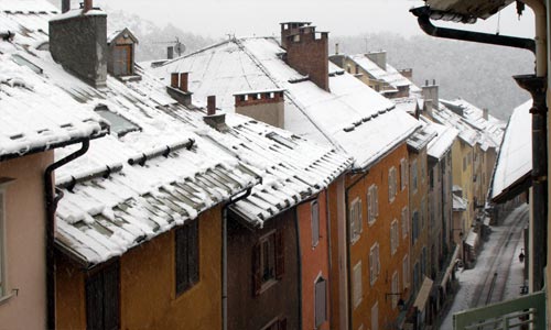 Grande rue ou Grande Gargouille : la rue commerçante de la cité Vauban à Briançon.
