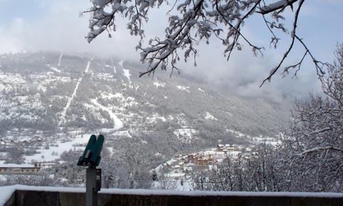 Le Prorel (2572m) au dessus de la Cité Vauban à Briançon.