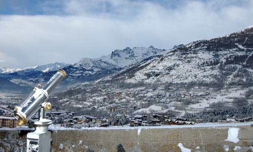 Le Montbrison au dessus de la cité Vauban à Briançon.