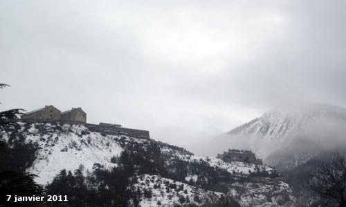 Le fort des Têtes et le fort du Randouillet au dessus de Briançon.