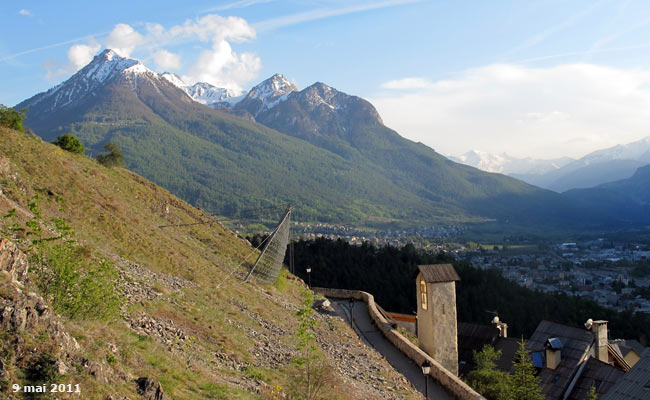 la Cloche du Son de Serre et son corps de garde à Briançon.