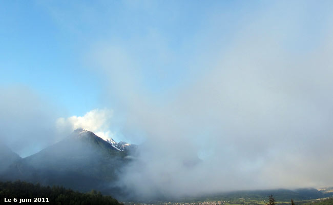 Le pic du Mélézin (2680m) au dessus de Briançon.