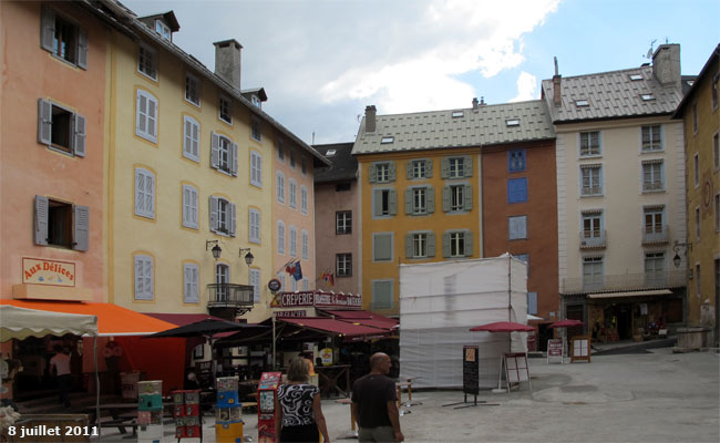 La place d'Armes située au coeur de la cité Vauban de Briançon.