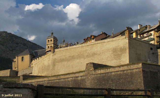 Les remparts de la cité Vauban.