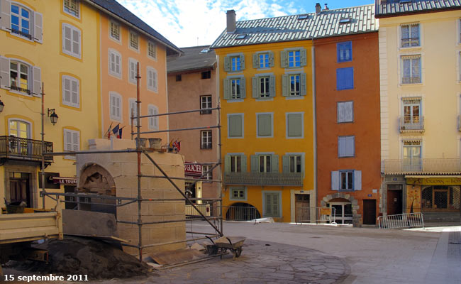 La place d'Armes située au coeur de la cité Vauban à Briançon.