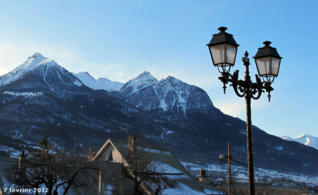 Le pic du Mélézin (2680m) au dessus de Briançon.