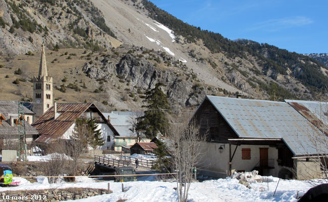 Le village de Névache dans la vallée de la Clarée. 