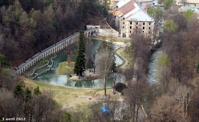 Le parc municipal de la Schappe à Briançon vu de la cité Vauban.