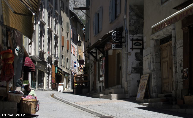 Grande rue ou Grande Gargouille : la rue commerçante de la Cité Vauban à Briançon.