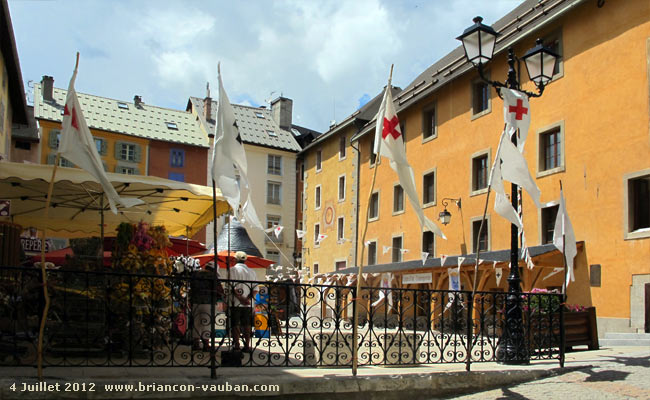 La place d'Armes située au coeur de la cité Vauban à Briançon.