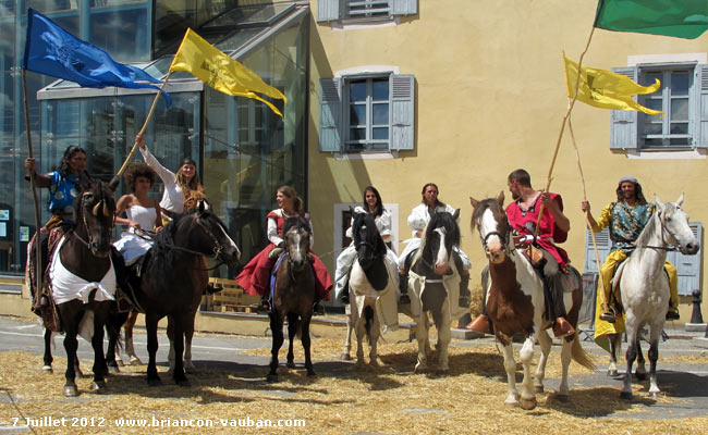 Les cavaliers d'Esteban, place Médecin Général Blanchard à Briançon.
