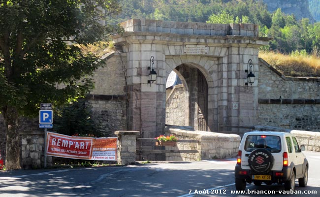 La porte d'Embrun de la cité Vauban à Briançon.