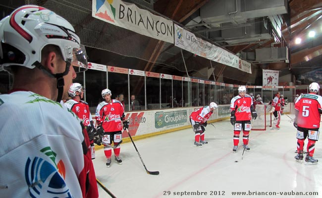 Les Diables Rouges battent Caen 7 à 2 sur la patinoire René Froger à Briançon.