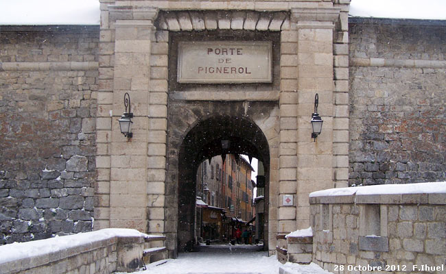 Porte de Pignerol à l'entrée de la cité Vauban à Briançon.