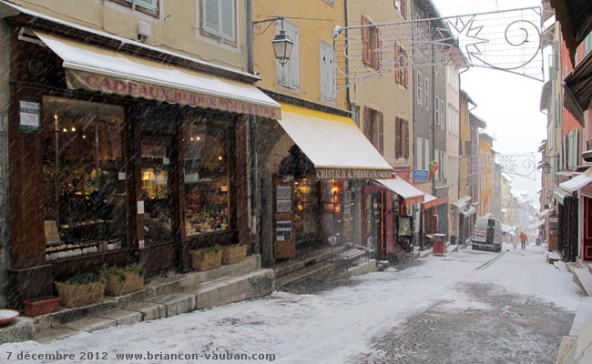 Grande rue ou Grande Gargouille : la rue commer&ccedil;ante de la Cit&eacute; Vauban &agrave; Brian&ccedil;on.