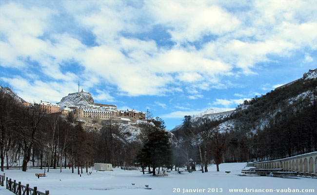 Le parc municipal de la Schappe et la cité Vauban à Briançon.