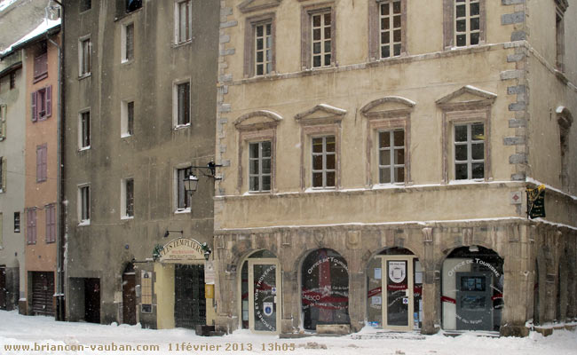 La maison des Templiers qui abrite l'office du tourisme de Briançon.