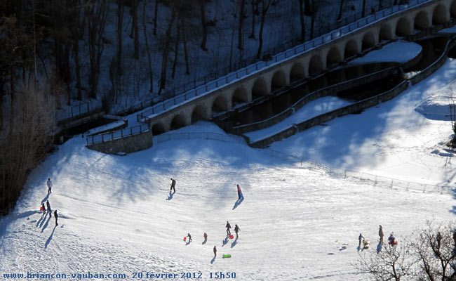 Le parc municipal de la Schappe à Briançon vu de la cité Vauban.