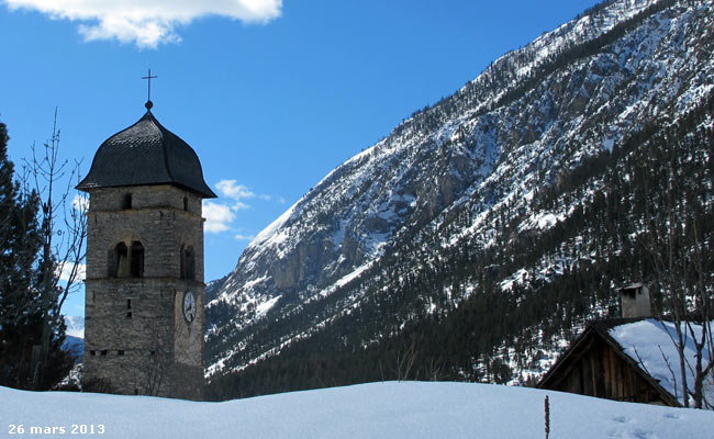 Le clocher de l'église de Plampinet situé dans la vallée de la Clarée. 