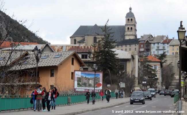 L' avenue de la République ou "Chaussée" à Briançon.