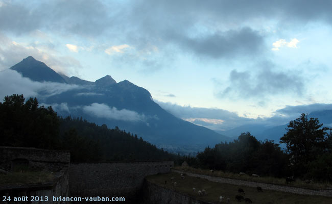Le pic du Mélézin (2680m) au dessus de Briançon.