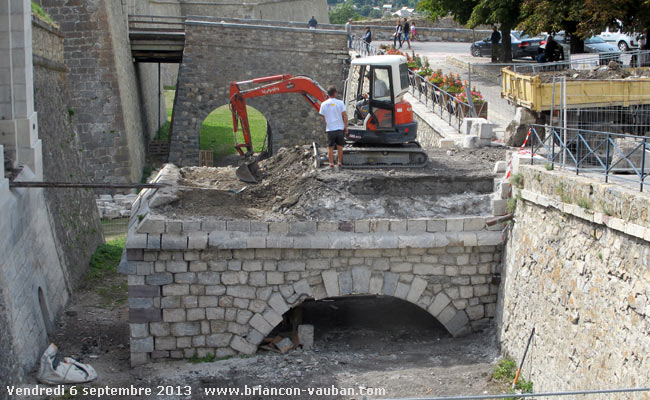 Restauration de la porte Pignerol de la cité Vauban.