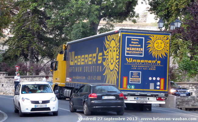 Un camion en panne avenue de la République à Briançon.