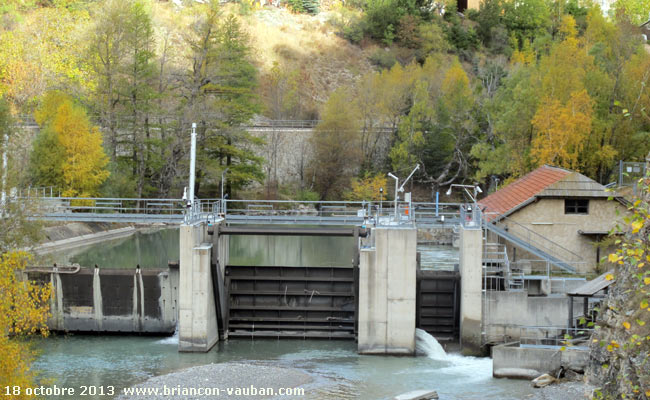 La prise d'eau de Prelles dérive les eaux de la Durance pour alimenter l'usine hydroélectrique de l'Argentière.