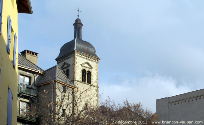 Le clocher de la chapelle des Pénitents dans la cité Vauban de Briançon.