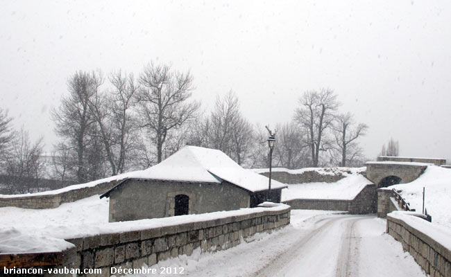 La porte d' Embrun à l'entrée de la cité Vauban à Briançon.