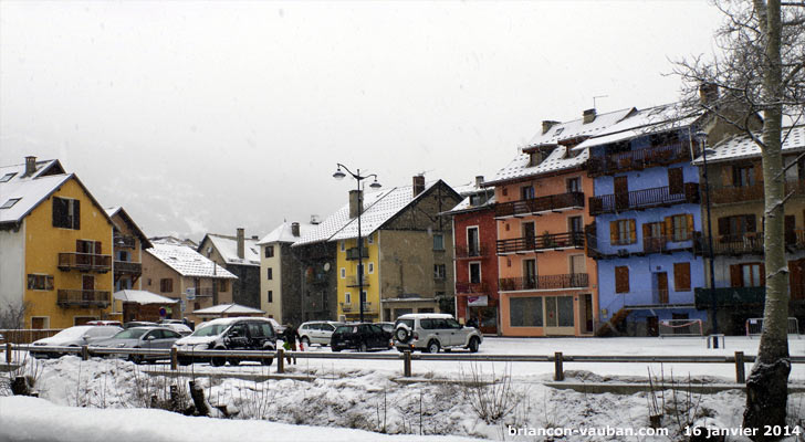 La place Gallice Bey à Briançon.