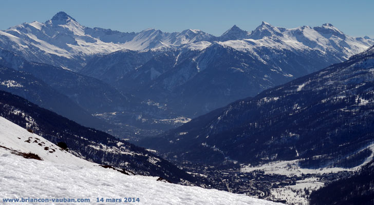 Le pic de Rochebrune (3320 m) et la vallée de la Guisane.