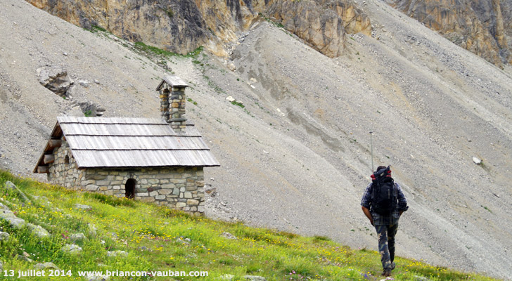 La chapelle St-Michel (2123m) dans le Vallon. 