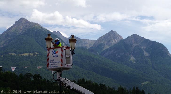 Le pic du Mélézin (2680m) au dessus de Briançon.