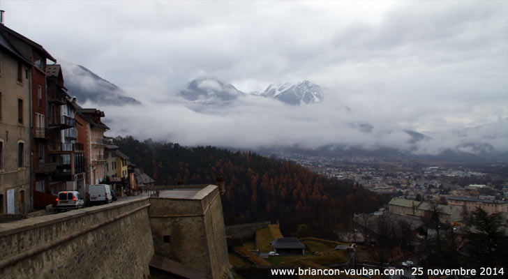 Le pic du Mélézin (2680m) au dessus de Briançon.