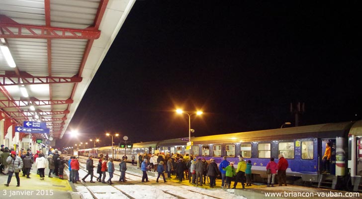 Le train de nuit en gare de Briançon.