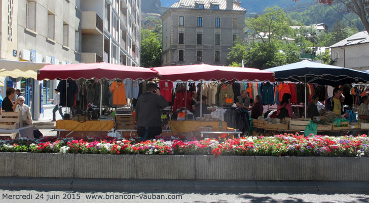 Le marché place de l'Europe à Briançon