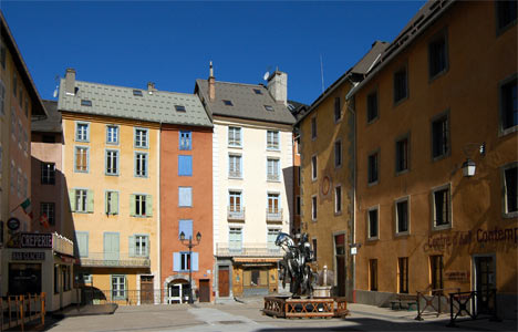 Rue du Dr Vagnat dans la Cité Vauban de Briançon