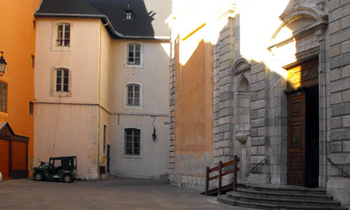 La place du Temple à Briançon